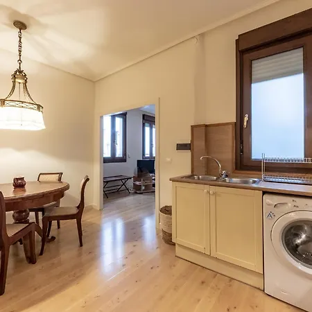 Gaztelu By People Бильбао