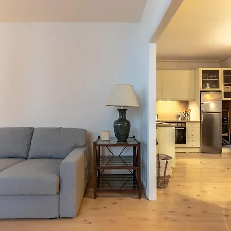 Gaztelu By People アパート